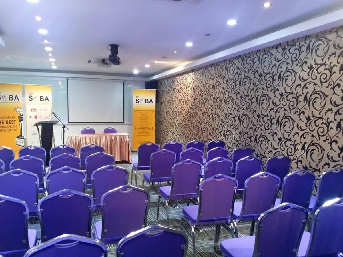 Biz Hotel Batu Pahat Exterior foto